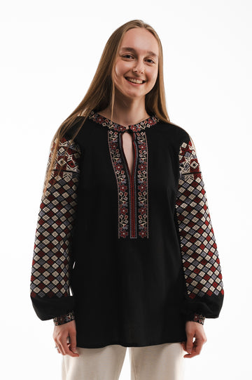 Жіноча вишиванка "Франківська" з орнаментом – чорна