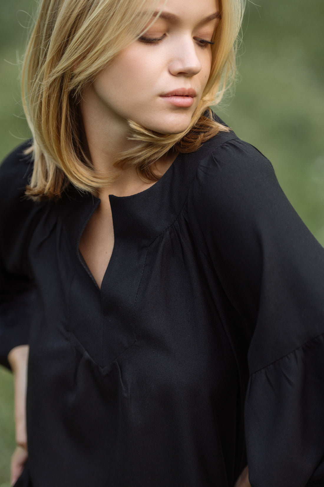 Чорна вишита блуза оверсайз «чорне по чорному»