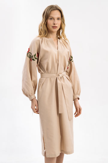 Кремова сукня з ніжним ботанічним декором