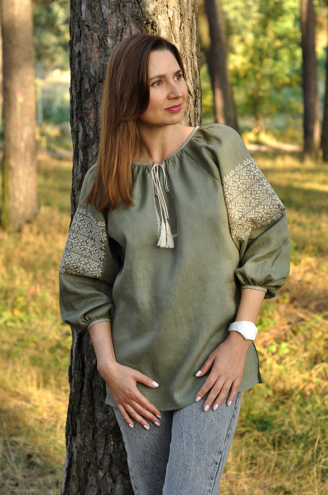 Elegant Women's Embroidered Shirt Made Of Natural Linen In Stylish Khaki