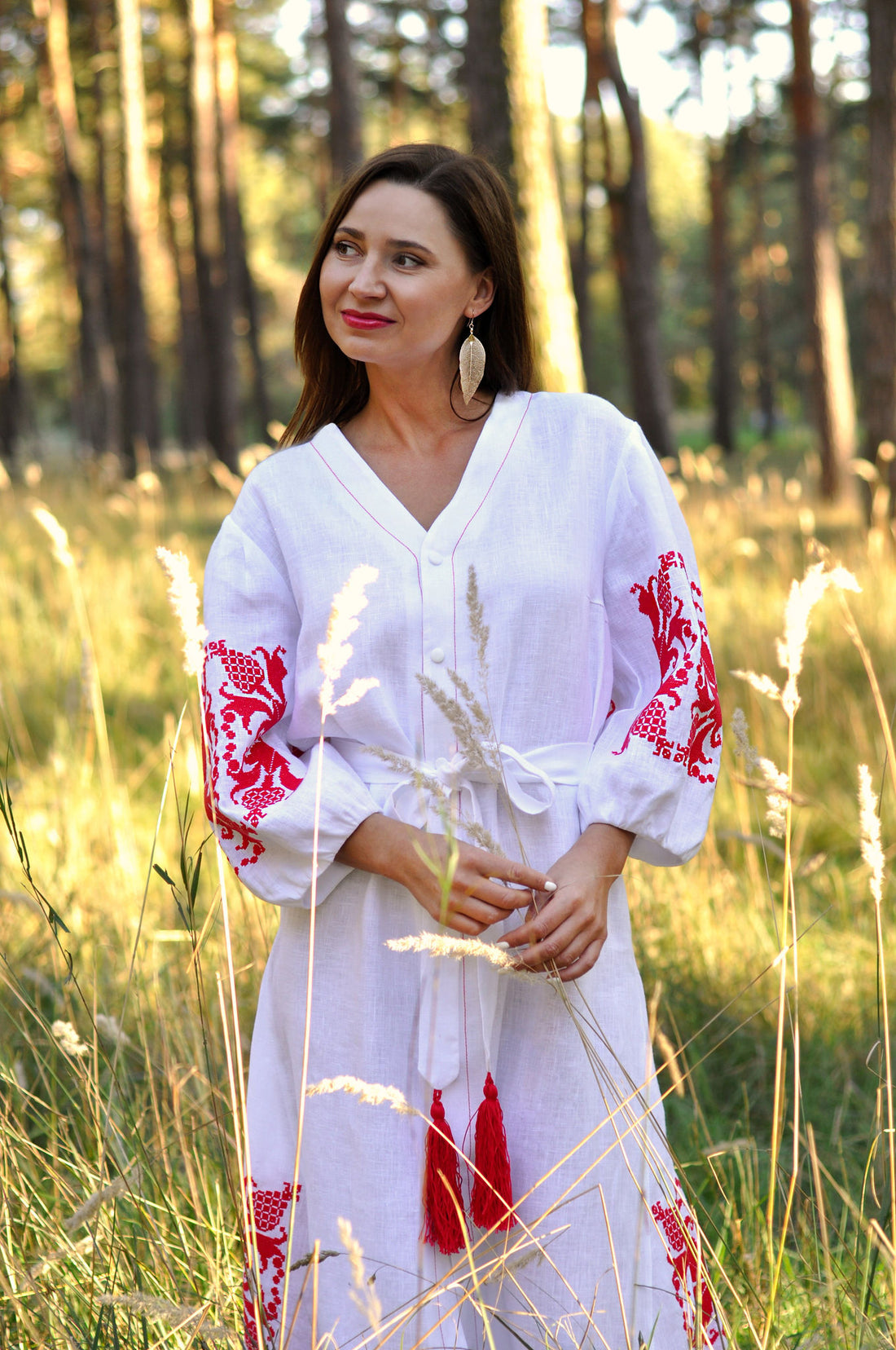 Elegant Linen Dressing Gown With Voluminous Embroidery Ornament