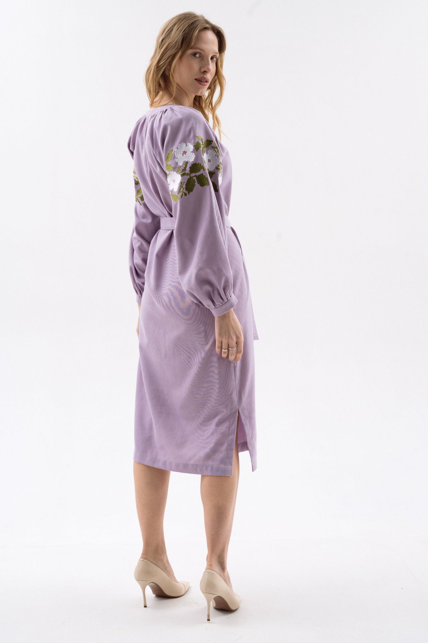 Lilac Dress With Delicate Embroidered Detail Ornament