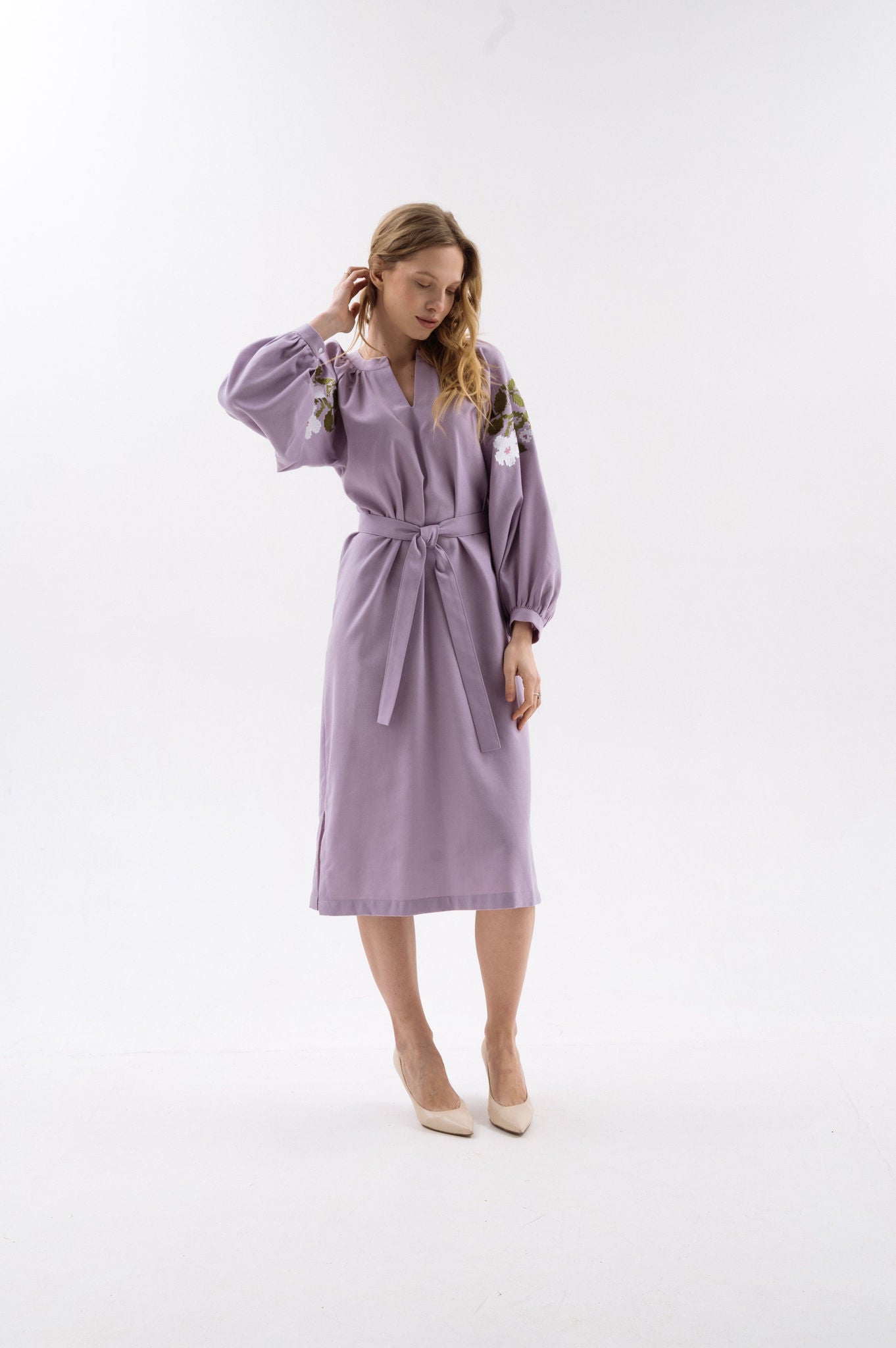 Lilac Dress With Delicate Embroidered Detail Ornament