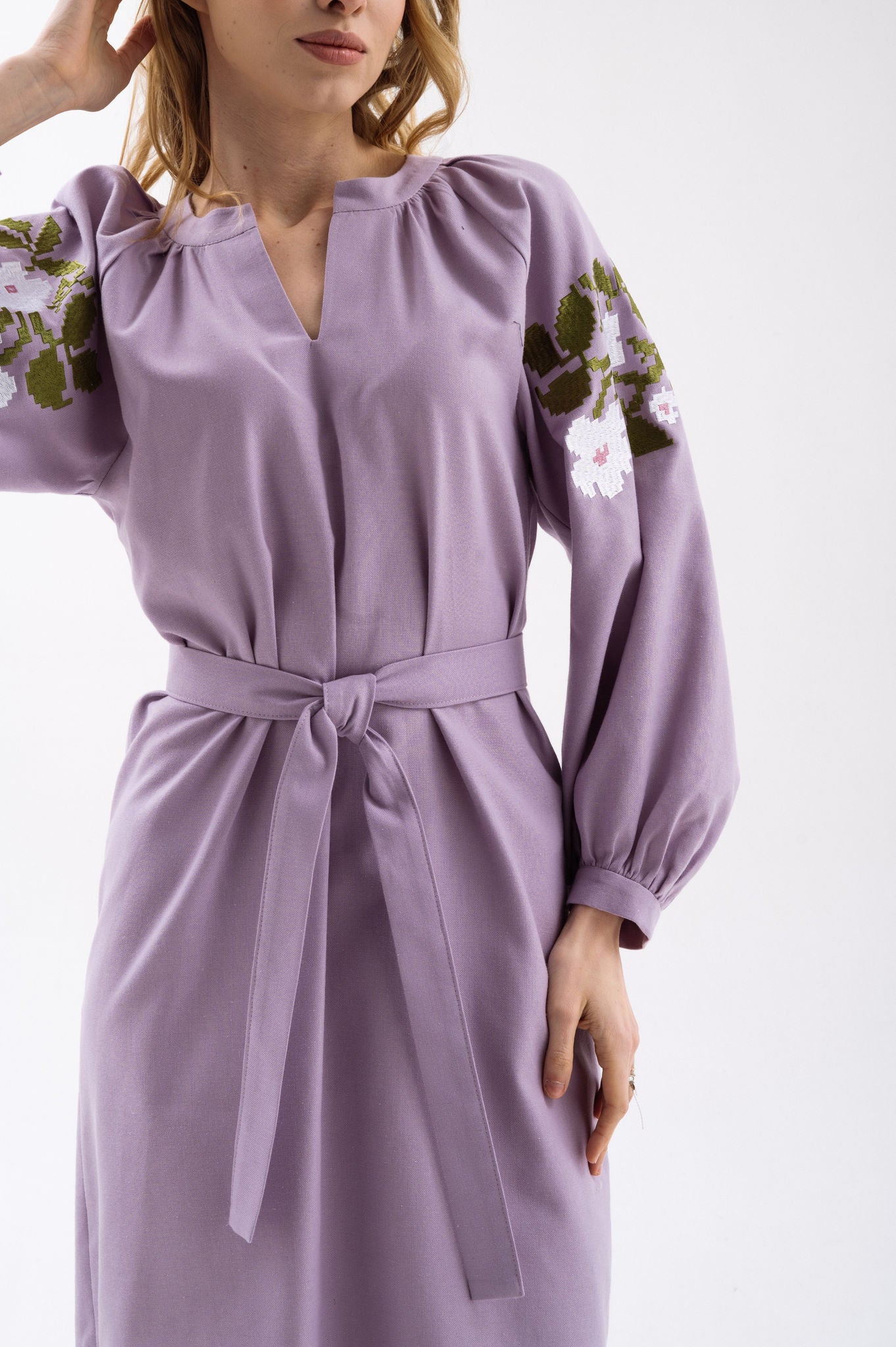 Lilac Dress With Delicate Embroidered Detail Ornament