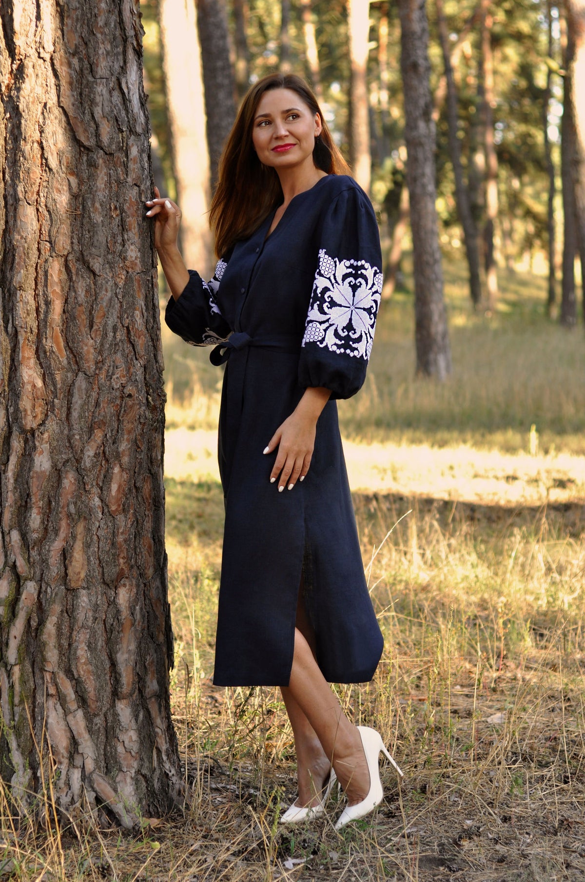 Linen Dressing Gown With Accent Embroidery Ornament
