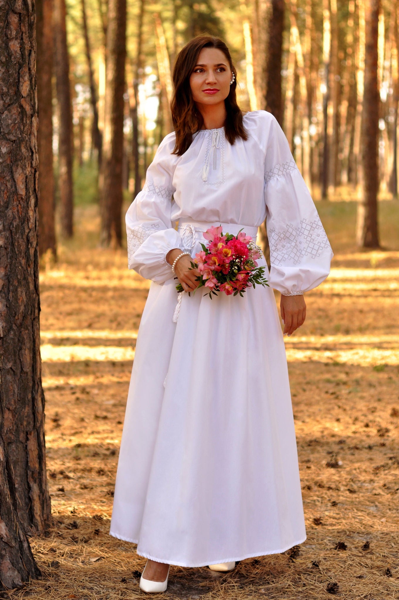 Wedding Dress with Delicate Lace Embroidery Ornament
